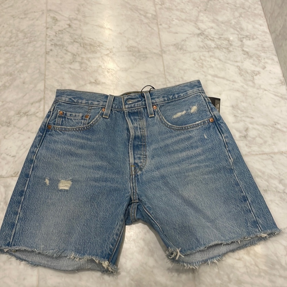 NWT Levi’s 501 Mid Thight Shorts- Luxor street